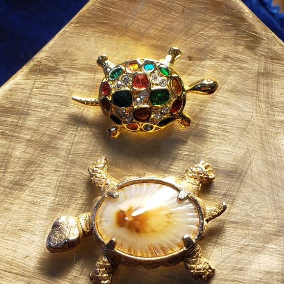 Two Vintage Turtle Brooch Pins - Picture 13 of 16